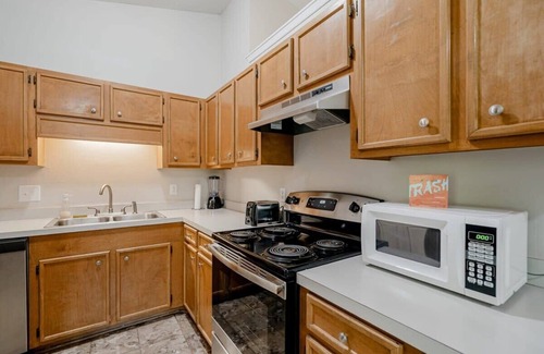 Hopkins House | Large Yard, Great for Tailgates - The Base Camp