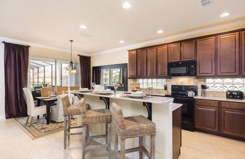 Loughman House | Largest Pool 6 Bed Home with Private Pool and Spa