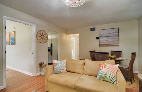 Largo Cottage | Largo Vacation Rental Home w/Large Yard!