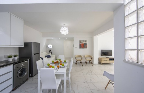 Larnaca City Centre Apartment | Larnaca Finikoudes Suite 405