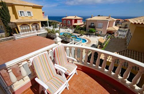 Arenas del Mar Villa | LAS DUNAS 2 by RENTMEDANO Pretty 2 bedroom villa, ocean views, pool and WiFi