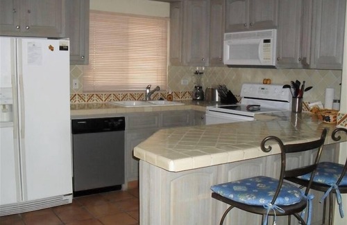 Zona Hotelera Condo | Las Mananitas-2BR-1900 Sq Ft Grnd Floor 30 Steps to the Beach
