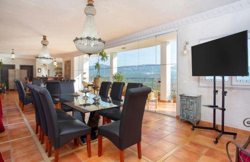 Vinuela House | Las Orquídeas