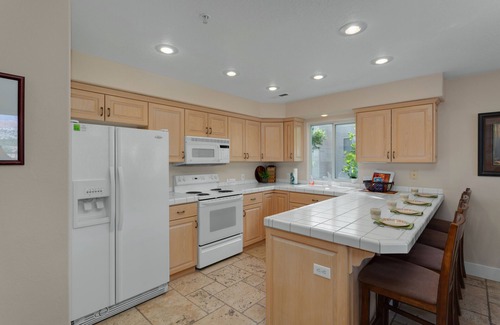 St. George Condo | Las Palmas 605 | Newly Renovated home with BBQ Grill, and a Beautiful Resort Pool and Spa!