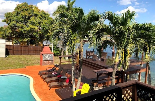 Kendale Lakes House | Las Palmas Miami - Gorgeous Waterfront Home, Heated Pool, Tiki, Billiards