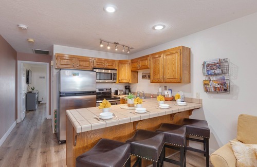St. George Condo | Las Palmas Resort 124 | Mesa Views, Accepts Nightly & Monthlies, Grill, and fully stocked kitchen