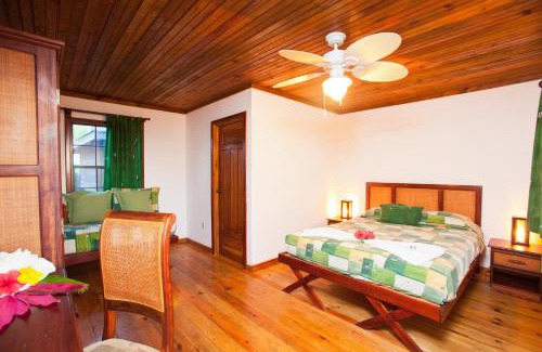 Antoneys Cay Hotel | Las Rocas Resort and Dive Center