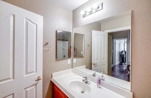 Sunrise Manor Apartment | Las Vegas Condo with Patio and Pool Access!