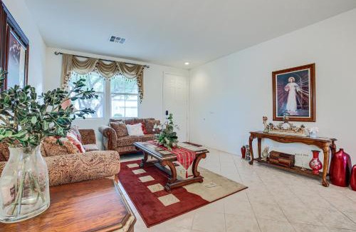 Spring Valley House | Las Vegas Home with Mtn Views 13 Mi to the Strip!
