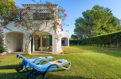 Arenal d'en Castell House | Las Violetas, charming house with large garden and swimming pool, next to the beach.