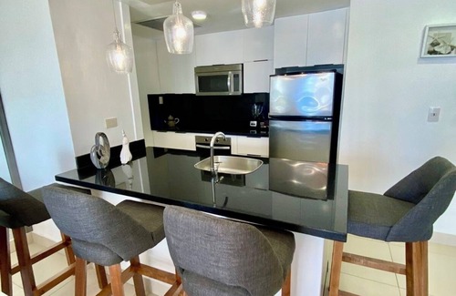 Villas Del Mar Apartment | LasOlasTower-JuanDolio 2Br-3Bds-7Px-WiFi-BBQ-SeaView-
