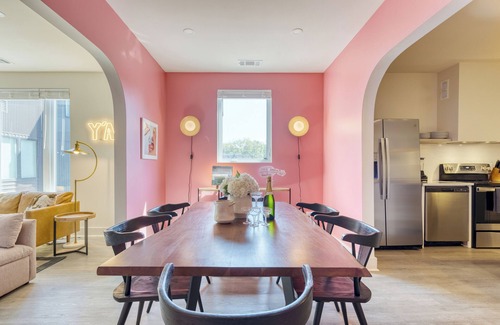 Five Points House | Last Rodeo Suite by AvantStay | Themed Pad w/Glam Room & Rooftop, Close to DT!