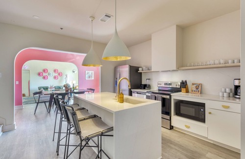 Five Points House | Last Rodeo Suite by AvantStay | Themed Pad w/Glam Room & Rooftop, Close to DT!