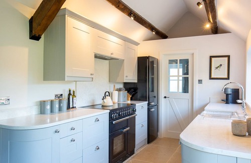 Coln St Aldwyns Cottage | Laurel Cottage - sleeps 4 guests in 2 bedrooms