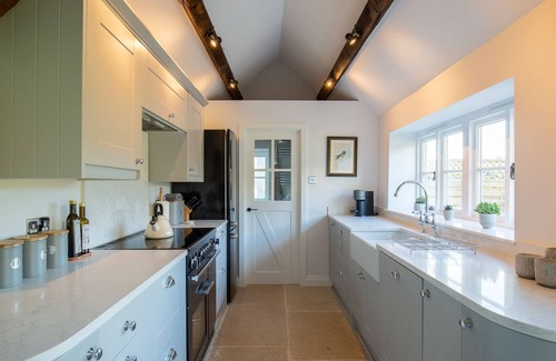 Coln St Aldwyns Cottage | Laurel Cottage - sleeps 4 guests in 2 bedrooms