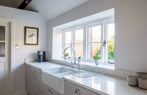 Coln St Aldwyns Cottage | Laurel Cottage - sleeps 4 guests in 2 bedrooms