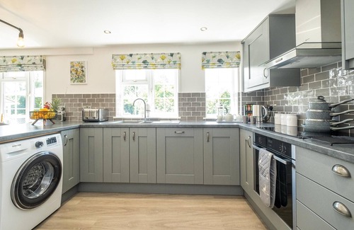Blyford Cottage | Laurel Cottage - sleeps 4 guests in 2 bedrooms