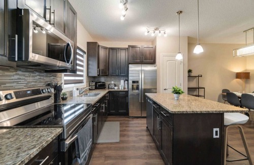 Southeast Edmonton Apartment | Laurel House Sudip 2805