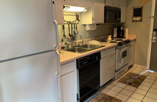 Gatlinburg Condo | Laurel Inn 606 is a spacious 2BR condo with private balcony close to downtown