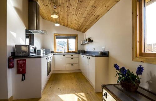 St. Florence Villa | Laurel Lodge - 2 Bedroom Log Cabin - St Florence