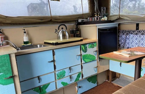 Ocean View House | Lava Land Off-grid Vintage Camper under the stars.