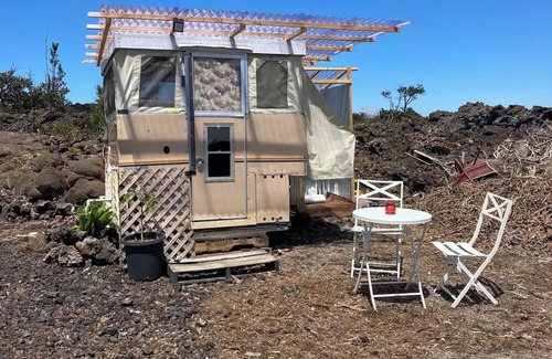 Ocean View House | Lava Land Off-grid Vintage Camper under the stars.