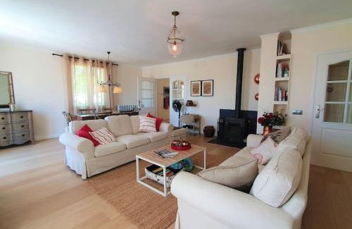 Pouzolles House | Lavande- Family Villa with Pool near Pezenas