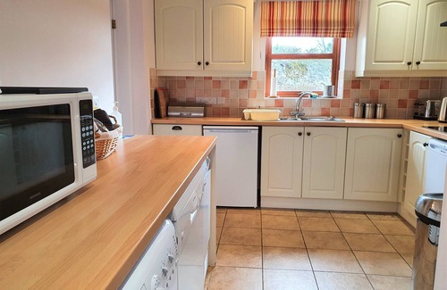 Menai Bridge House | Lavender Cottage (Sleeps 8)-Holiday Cottages Views Snowdon Range Menai Bridge