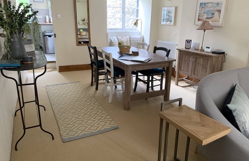 Lyme Regis Cottage | Lavender Cottage - sleeps 4 guests in 2 bedrooms