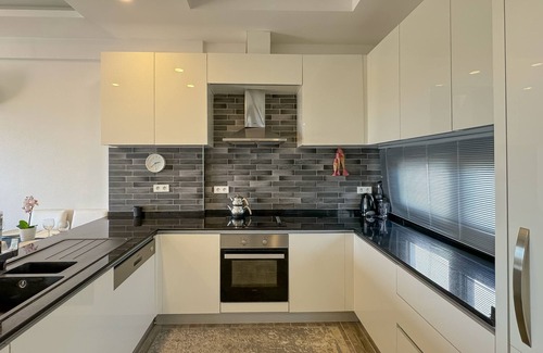 Kadnlar Denizi Mahallesi Apartment | Lavender D7 Seaview Penthouse – Ideal for Families, Pool & Sunset Balcony