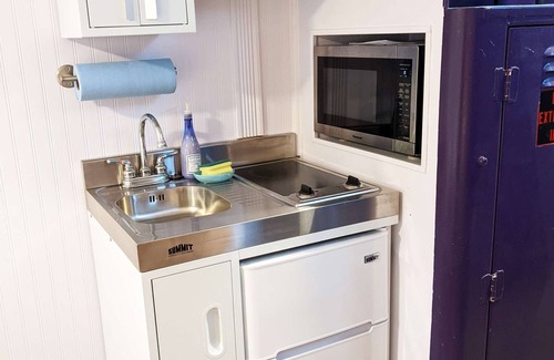 Sequim Hotel | Lavender Limited at Olympic Railway Inn - Pet Friendly