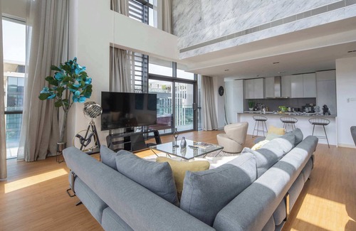 Al Wasl Apartment | Lavish 3BR Loft in City Walk Minutes to Downtown!