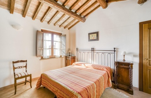 Citerna Apartment | Lavish Mansion in Citerna with Swimming Pool and Garden
