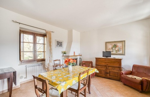 Citerna Apartment | Lavish Mansion in Citerna with Swimming Pool and Garden