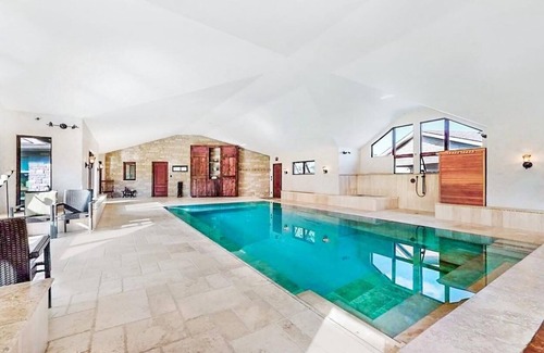 Halton Regional Municipality Villa | Lavish Villa with Indoor pool on a countryside estate
