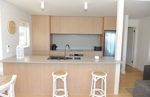 Lorne House | LaVista - relax at the top with this amazing outlook. Take in the Skyline !