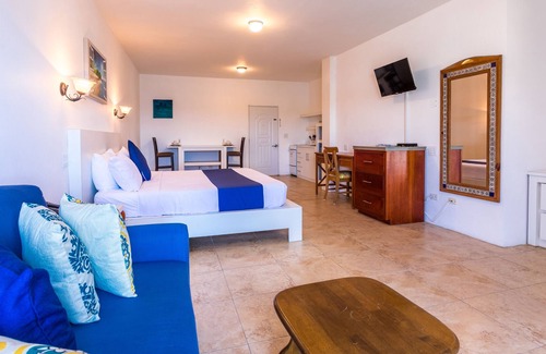South Hill House | LaVue Inn- Central, Affordable, CLEAN & Ocean View with Kitchen!