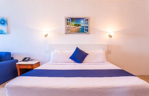 South Hill House | LaVue Inn- Central, Affordable, CLEAN & Ocean View with Kitchen!