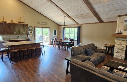 Fish Creek House | Lawler Guest House - Green - within walking distance of everything in Fish Creek