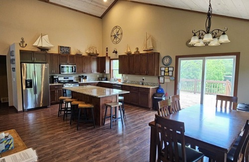 Fish Creek House | Lawler Guest House - Green - within walking distance of everything in Fish Creek