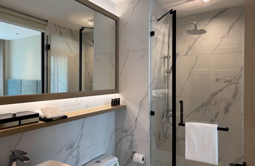 Choeng Thale Hotel | Laya Resort and Residences