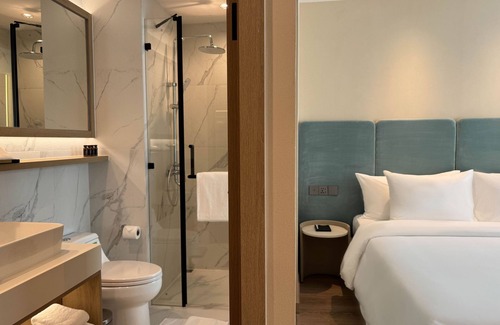 Choeng Thale Hotel | Laya Resort and Residences