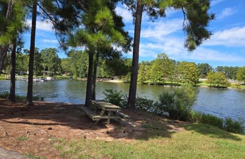 Leesville Apartment | Lazy at Lake
