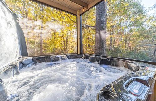 Helen House | Lazy Bear Cottage With Hot Tub
