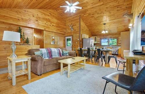 Wellsboro Cabin | Lazy Bear Lodge I Hot Tub + Playground + Views