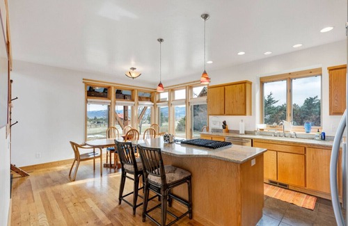 Hamilton Cabin | Lazy Beez Spacious Cabin