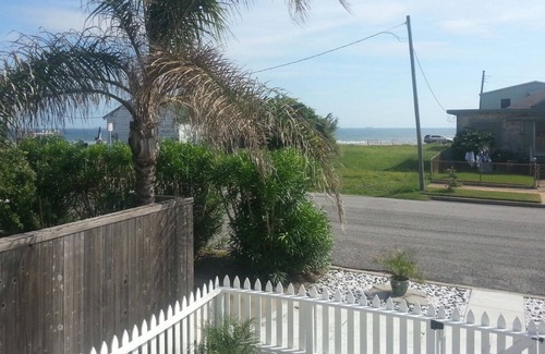 San Jacinto House | Lazy Days Cottage -