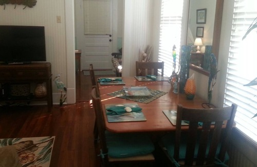San Jacinto House | Lazy Days Cottage -