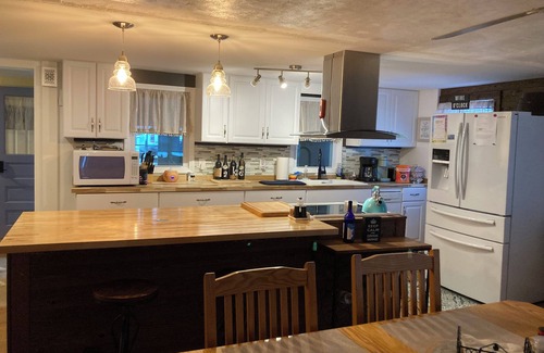 Bradford House | Lazy Days on Lamoka Lake is a charming 4 season lake house