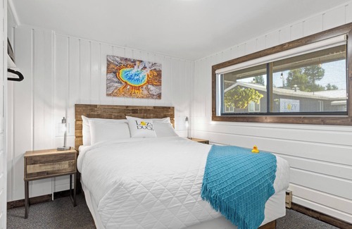 West Yellowstone Hotel | Lazy Duck Inn #18 Two Bedroom/Kitchen